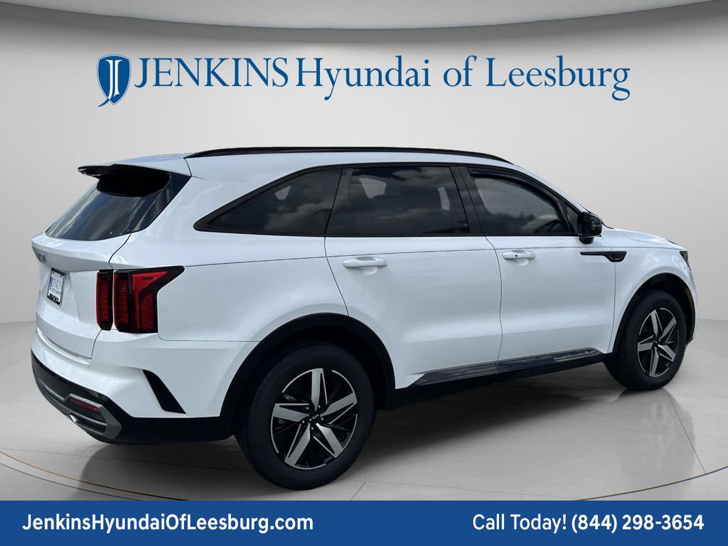 Used 2023 Kia Sorento EX w/ Panoramic Sunroof Package FWD image 5