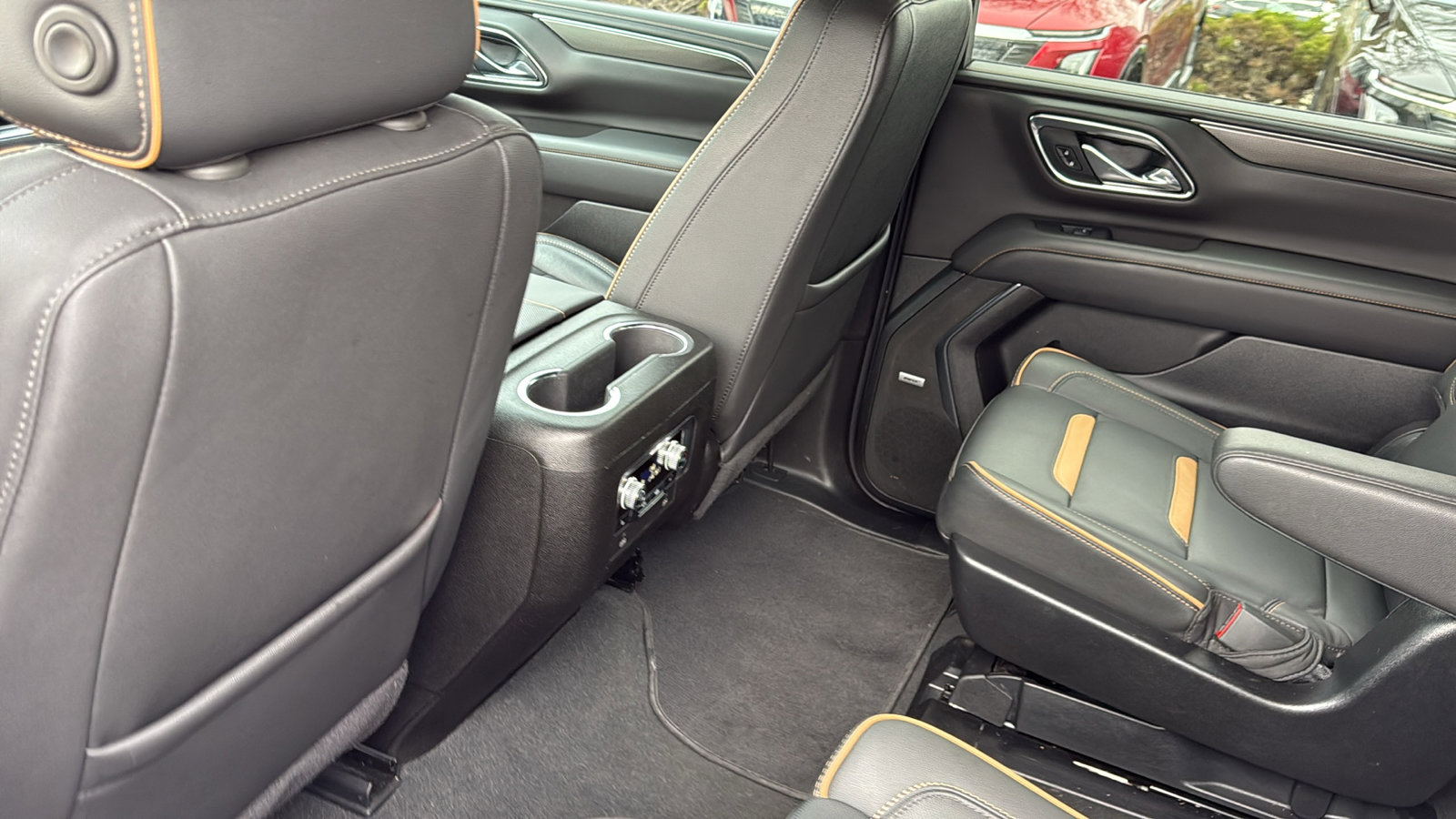 Used 2024 GMC Yukon XL AT4 image 29