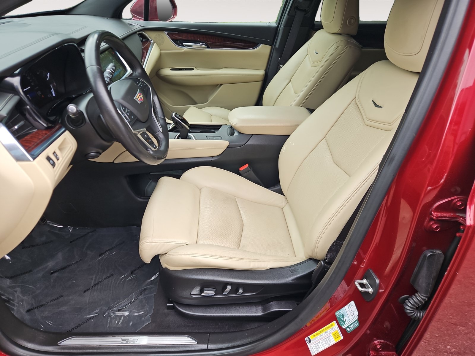 Used 2017 Cadillac XT5 Luxury w/ Driver Awareness Package FWD image 9