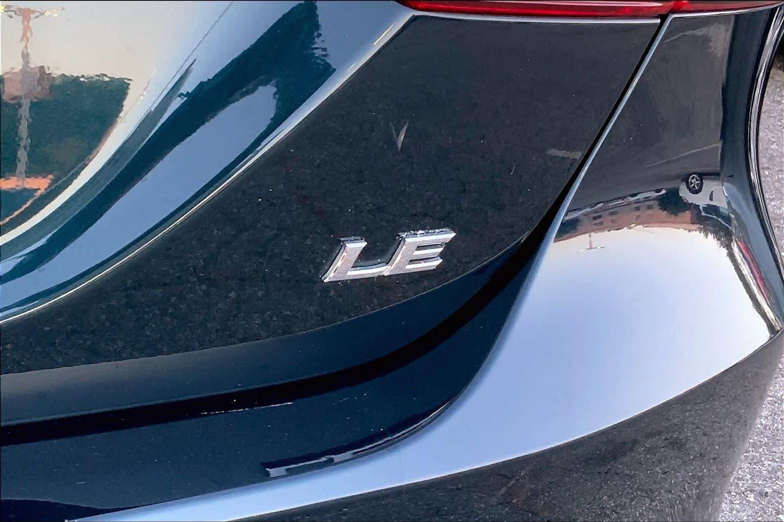 Used 2021 Toyota Camry LE FWD image 9