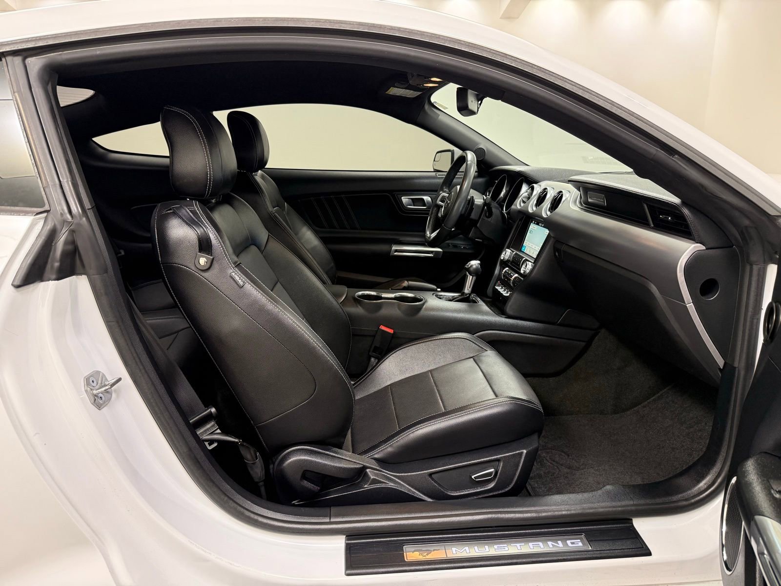 Used 2018 Ford Mustang Premium image 23