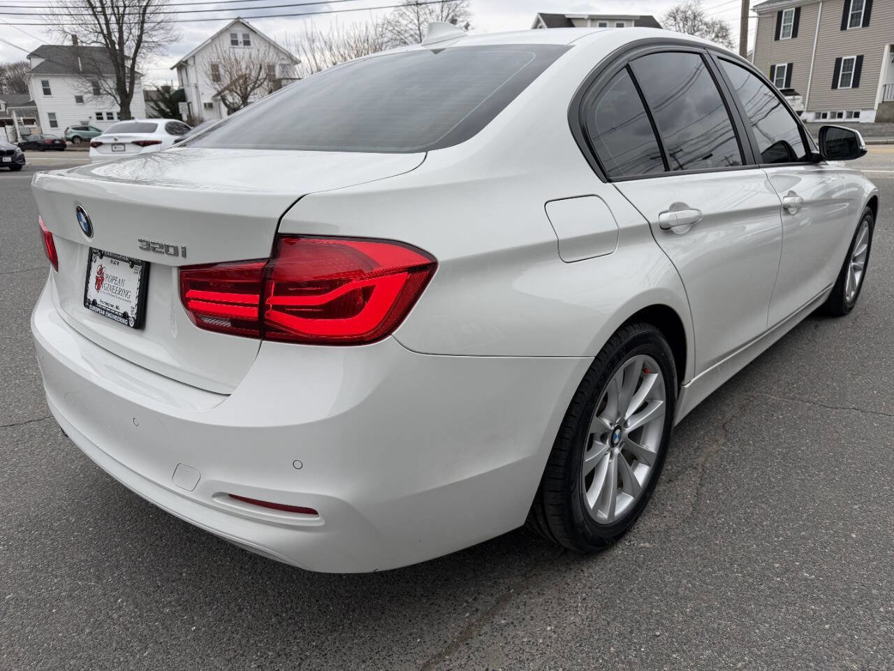 Used 2017 BMW 320i Sedan w/ Driver Assistance Package RWD image 7