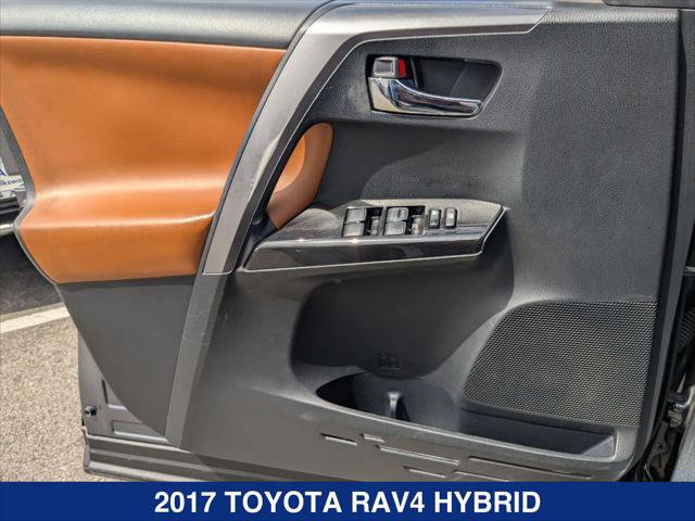 Used 2017 Toyota RAV4 SE image 10