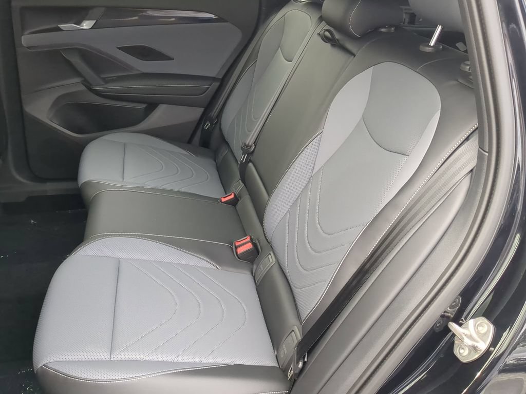 New 2025 Volkswagen Tiguan SE R-Line FWD image 17