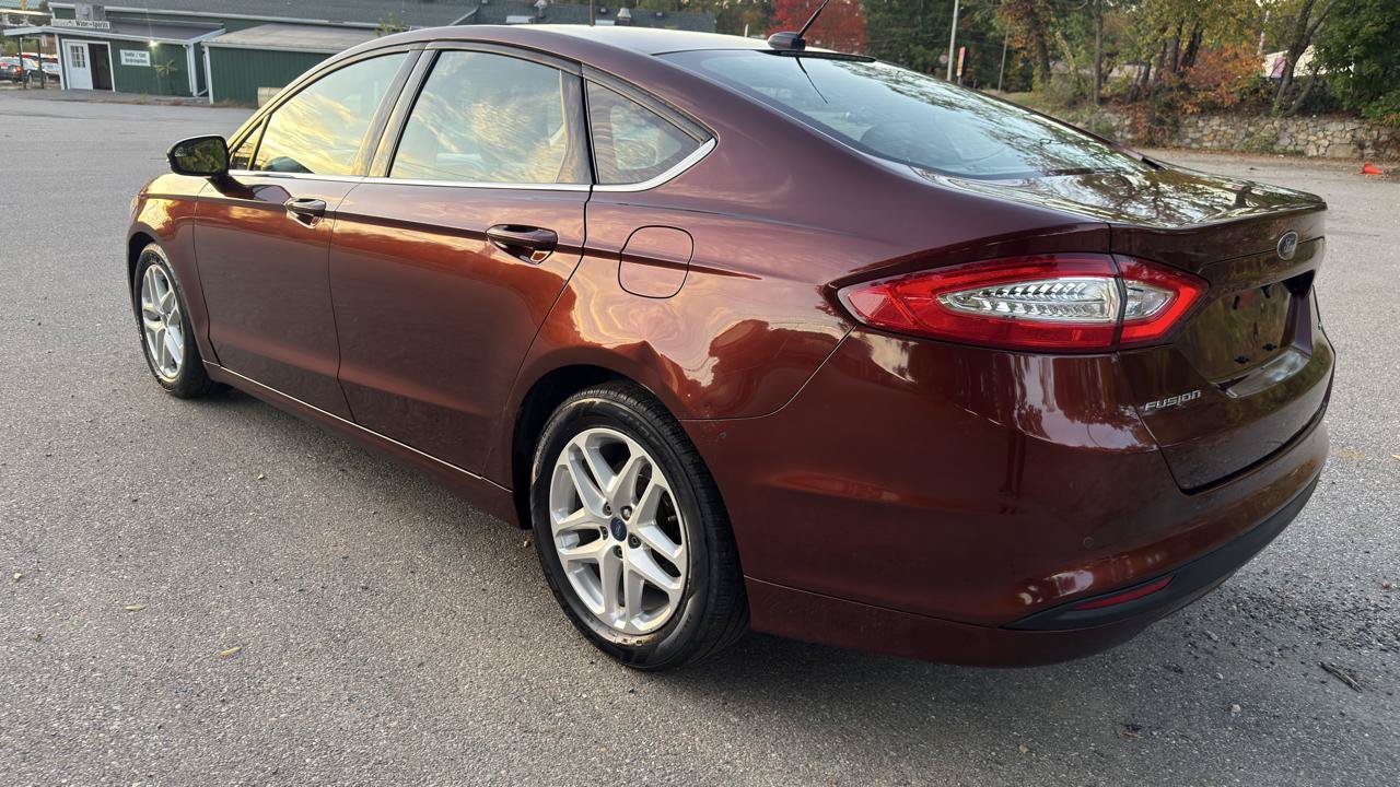 Used 2016 Ford Fusion SE FWD image 7