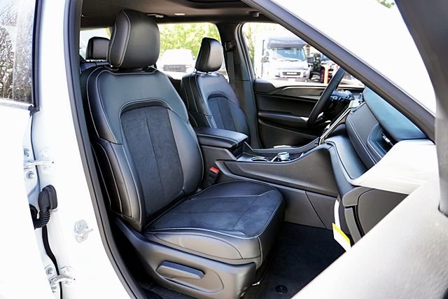 New 2025 Jeep Grand Cherokee L Altitude X image 15