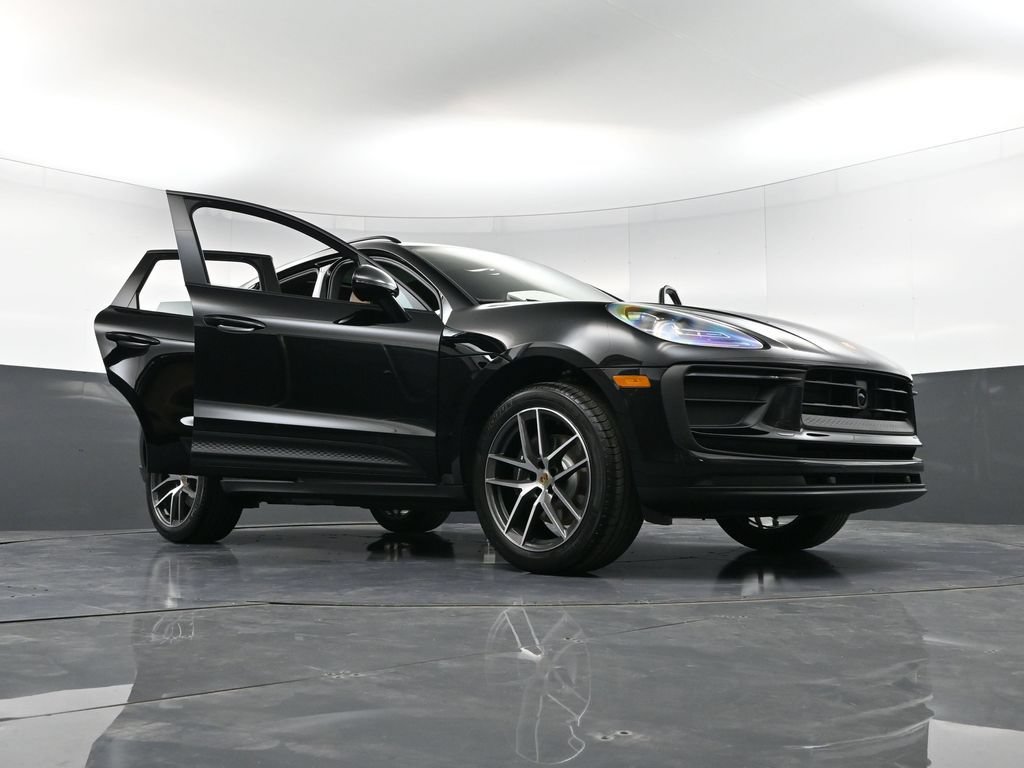 Certified 2026 Porsche Macan AWD/4WD image 37