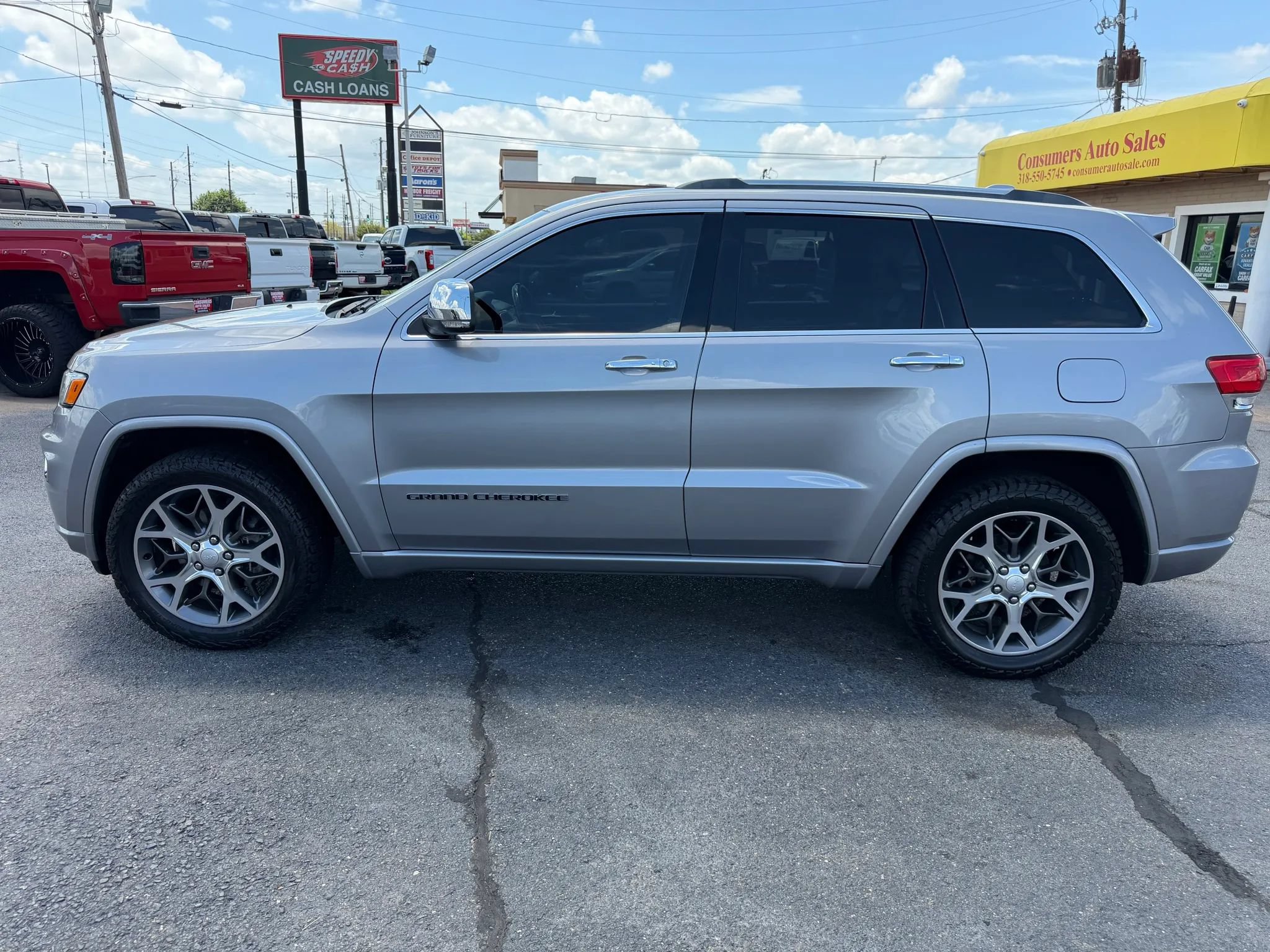 Used 2020 Jeep Grand Cherokee Overland AWD/4WD image 2