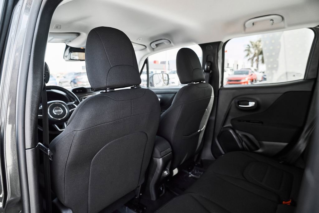 Used 2020 Jeep Renegade Latitude w/ UConnect 8.4 Nav Group AWD/4WD image 23