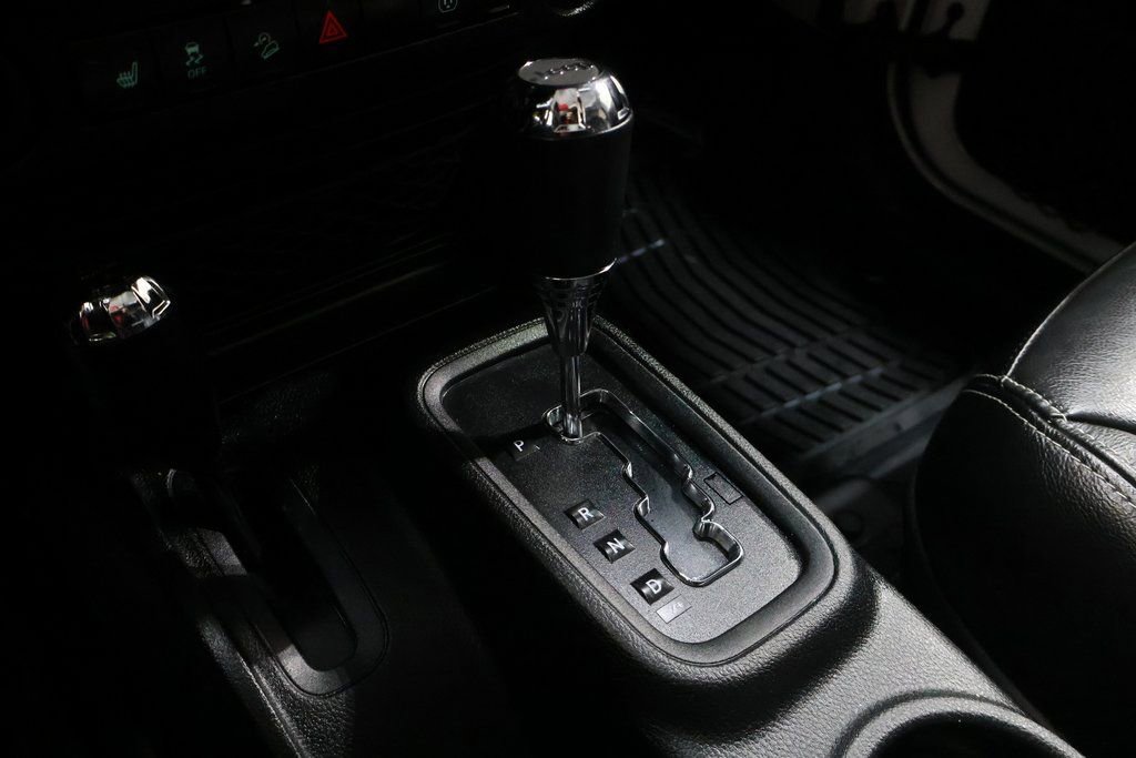 Used 2018 Jeep Wrangler Unlimited Sahara w/ Connectivity Group image 22