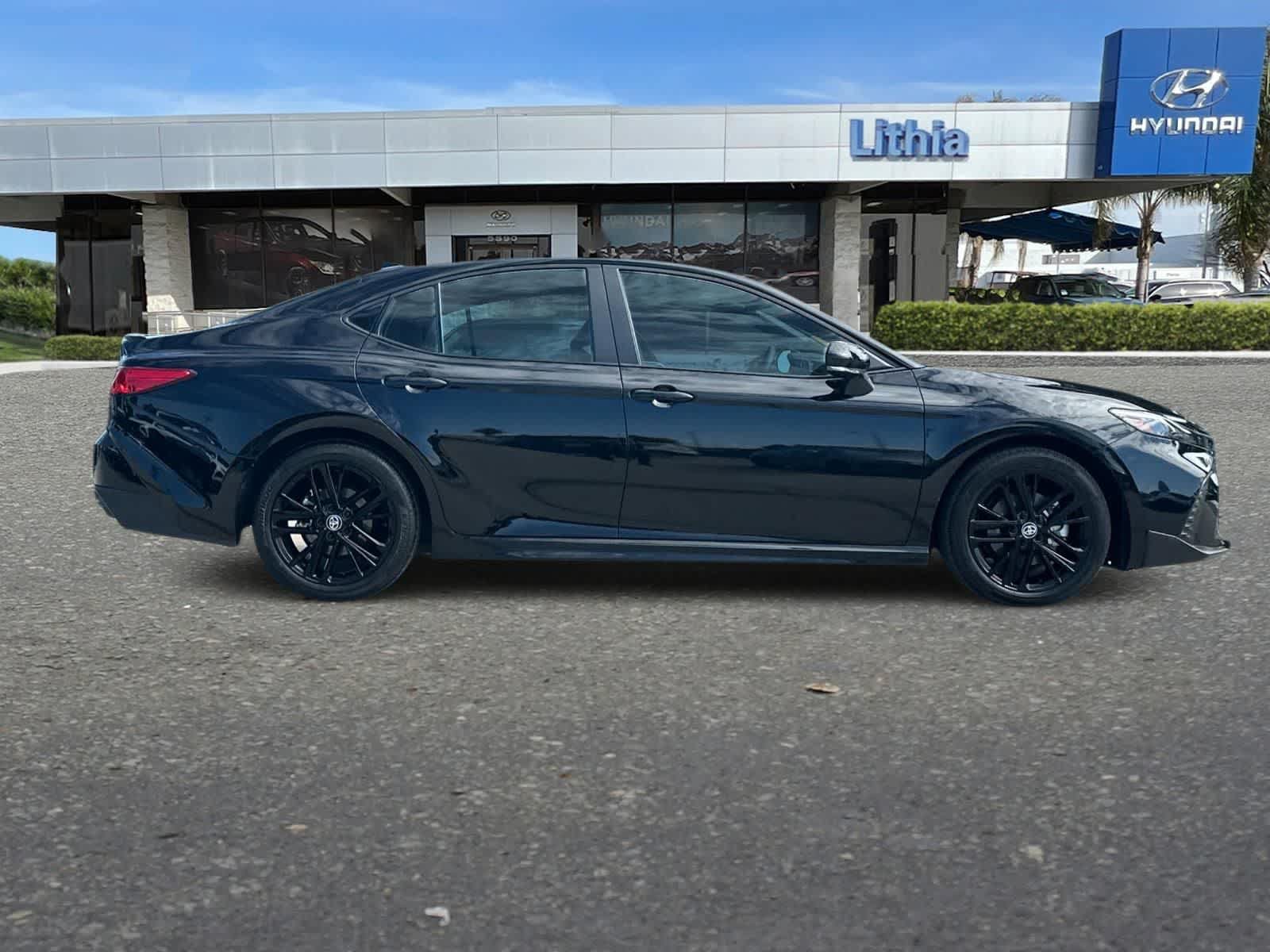 Used 2026 Toyota Camry SE FWD image 9
