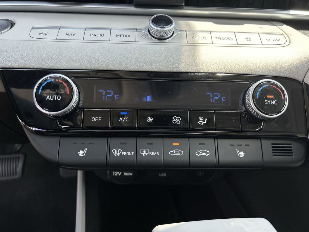 New 2025 Hyundai Elantra Limited image 25
