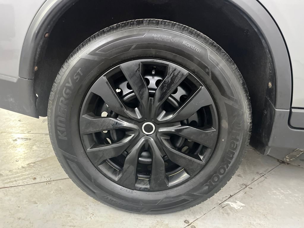 Used 2019 Nissan Rogue S image 17