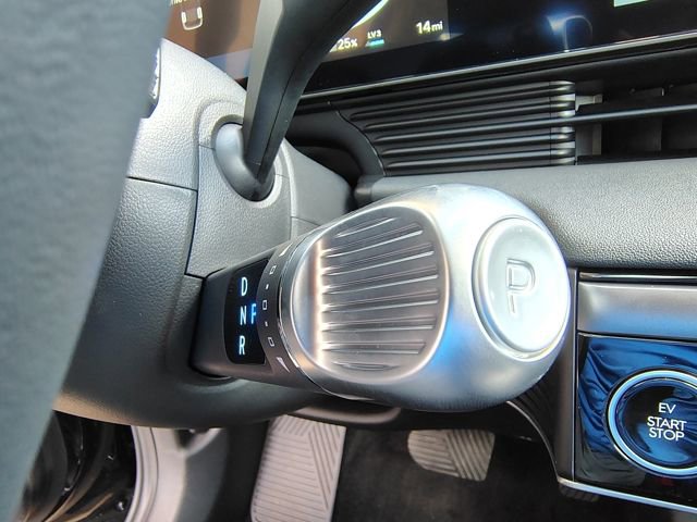 New 2025 Hyundai Ioniq 5 SEL RWD image 18