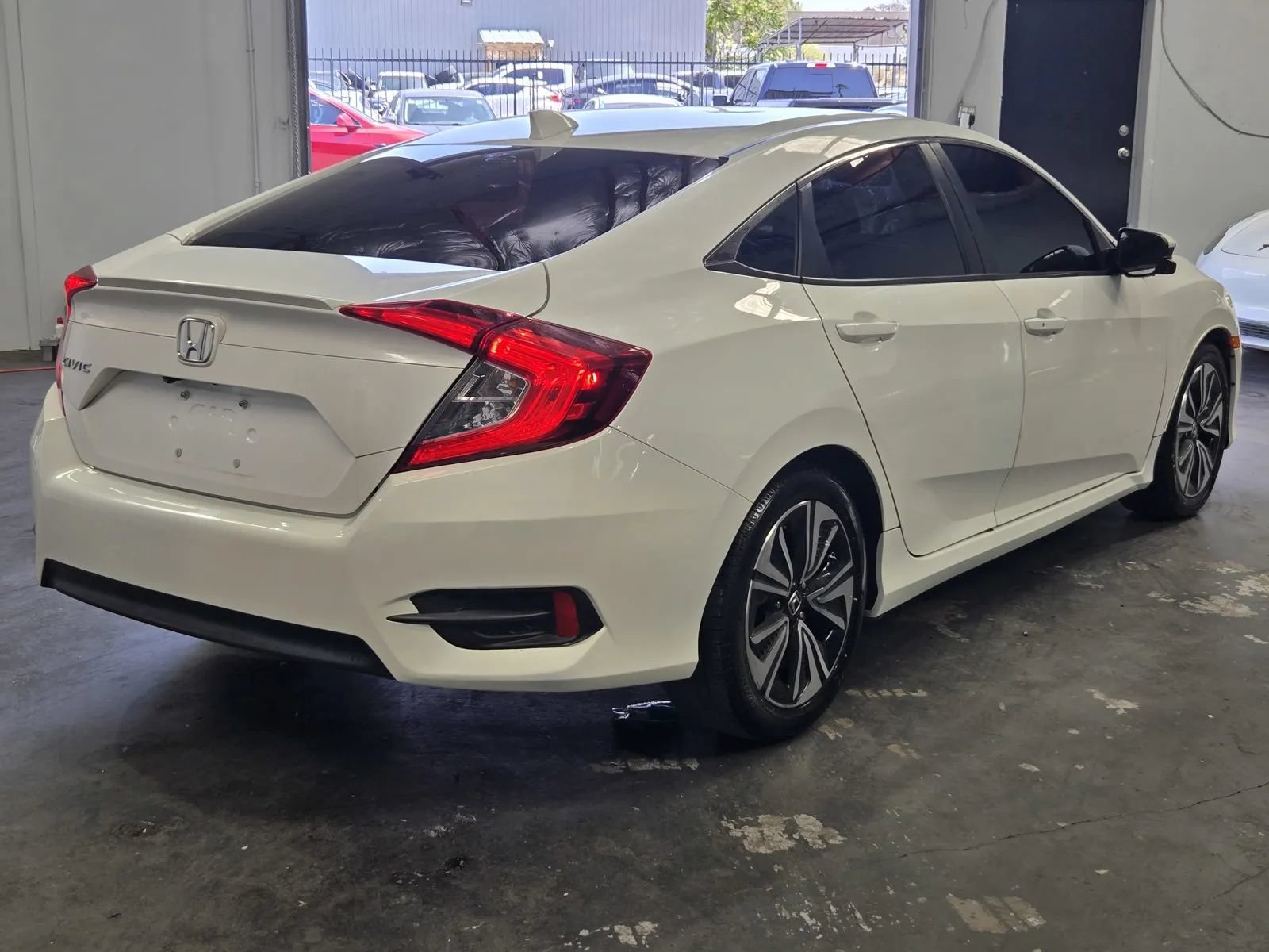 Used 2017 Honda Civic EX-L image 4
