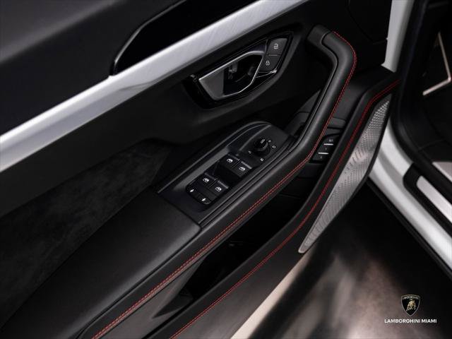 Used 2019 Lamborghini Urus AWD/4WD image 18