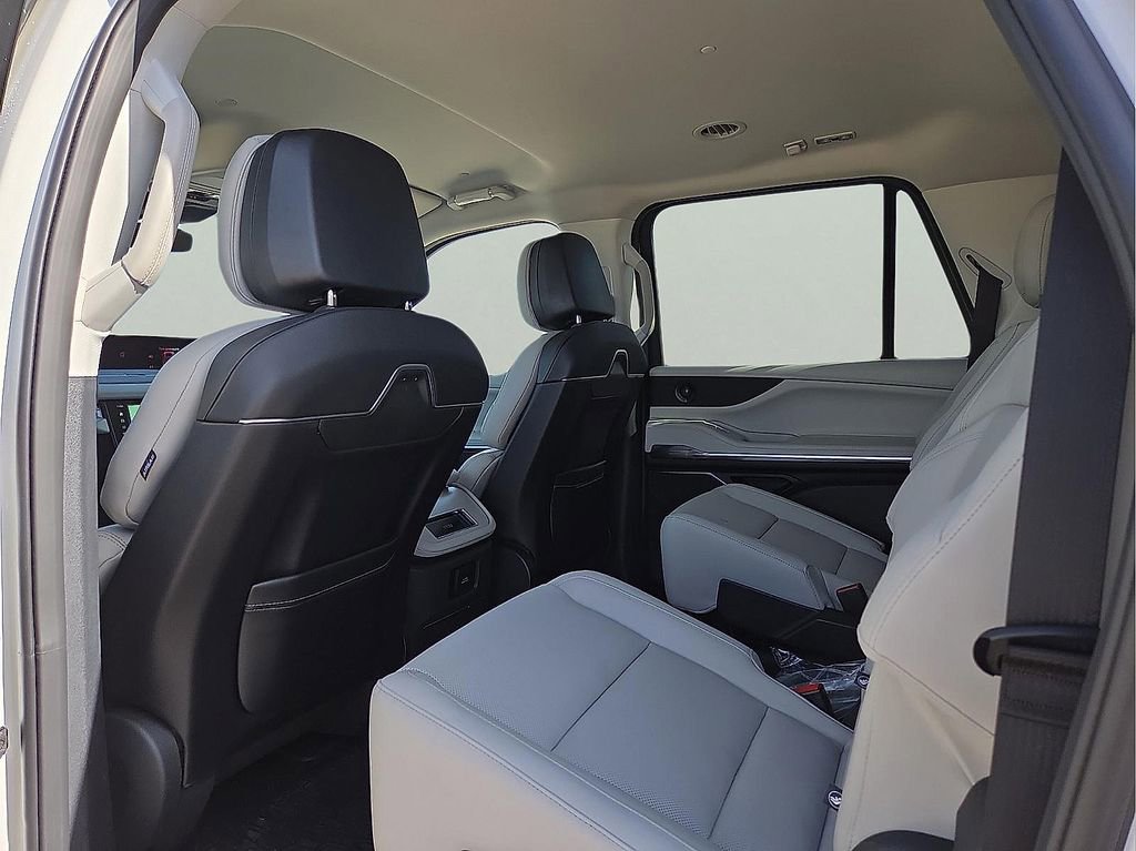 New 2026 Lincoln Navigator L Premier image 12