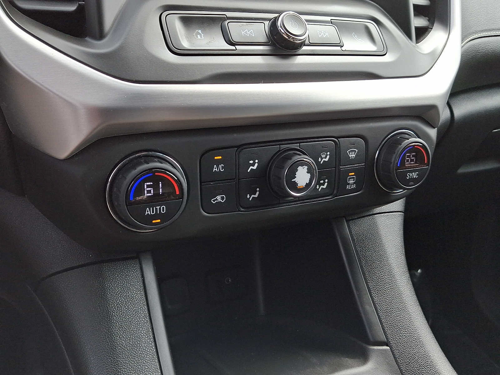 Used 2019 GMC Acadia SLE FWD image 16
