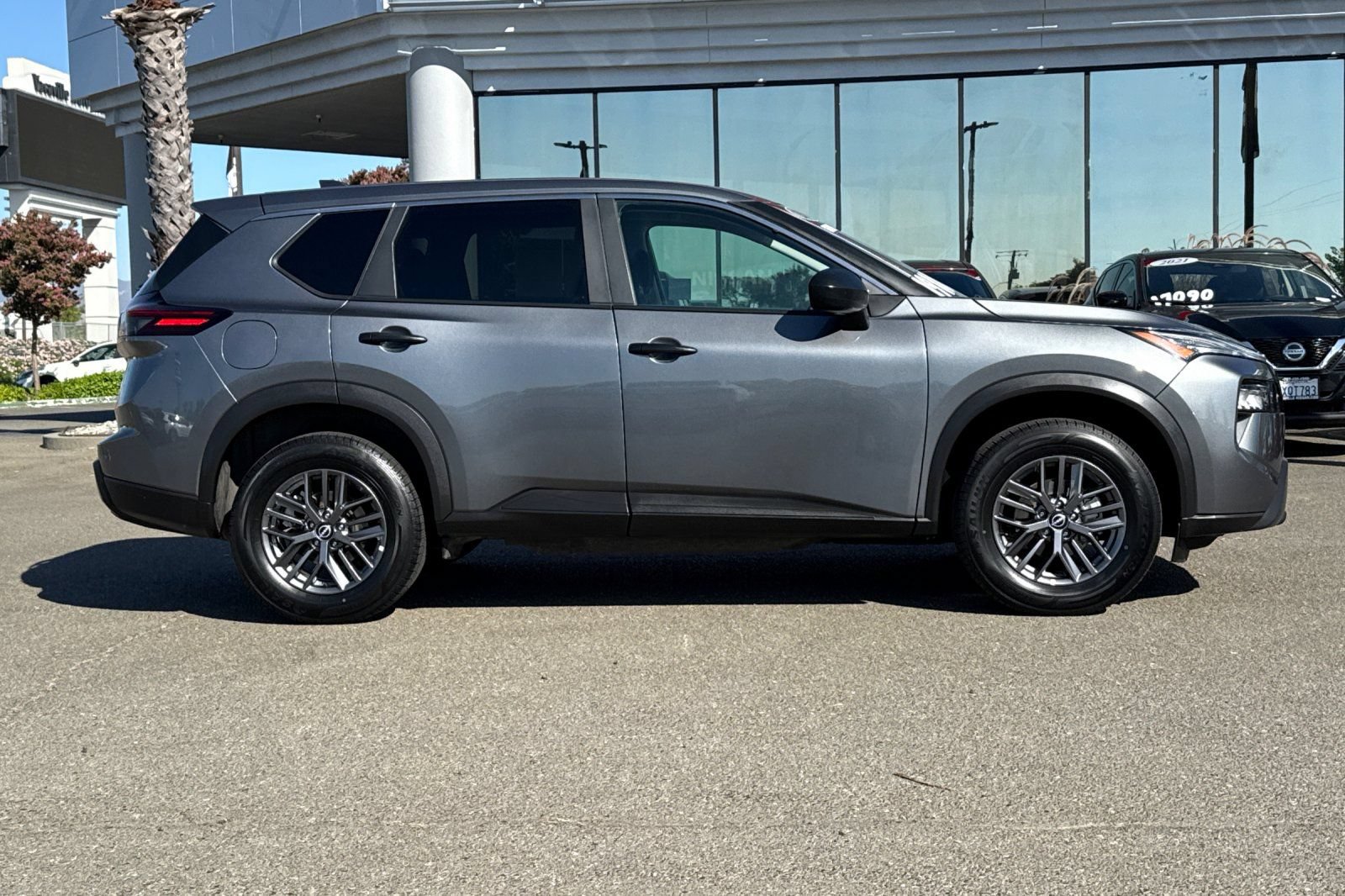Certified 2024 Nissan Rogue S AWD/4WD image 3