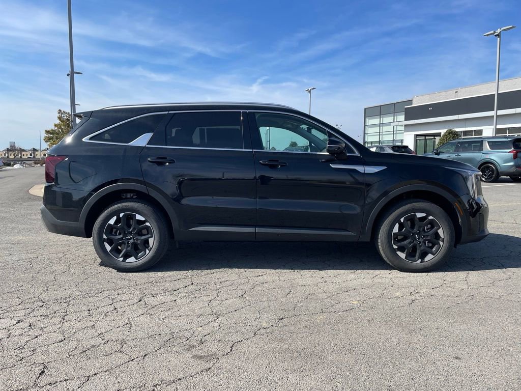 New 2025 Kia Sorento S image 9