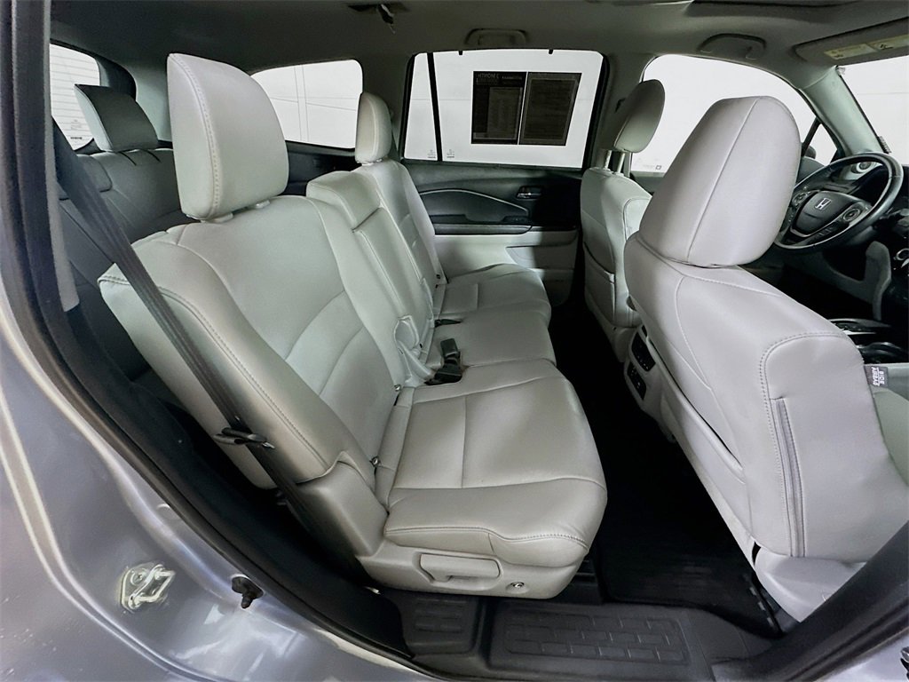 Used 2017 Honda Pilot Touring image 11