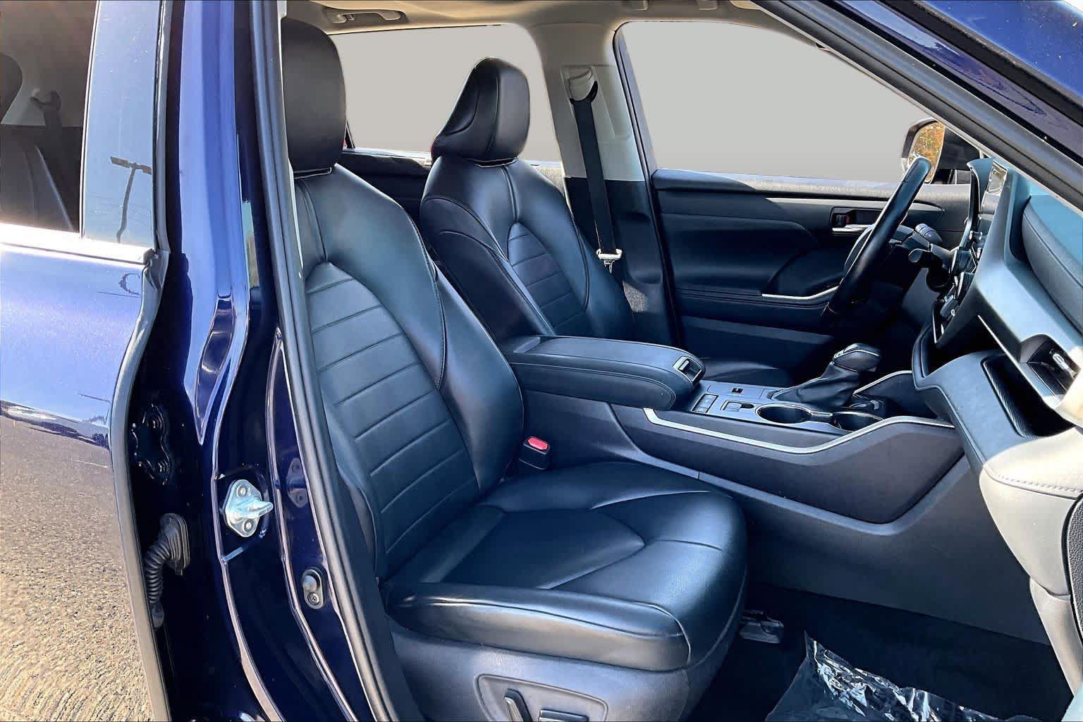 Certified 2021 Toyota Highlander XLE FWD image 8