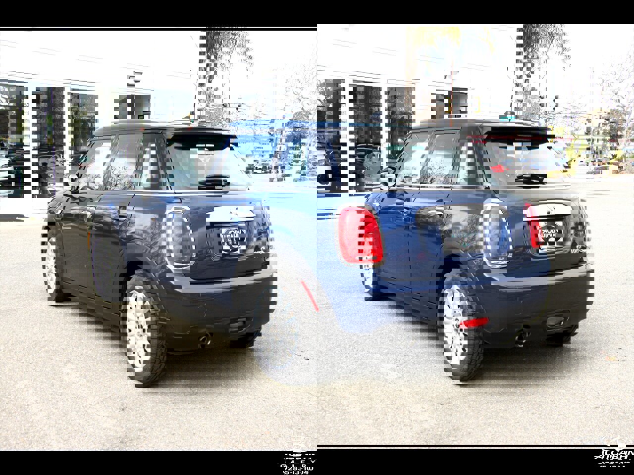 Used 2015 MINI Cooper 4-Door Hardtop w/ Premium Package image 6