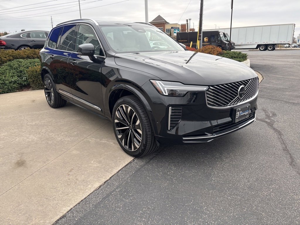 Certified 2025 Volvo XC90 B6 Plus image 3