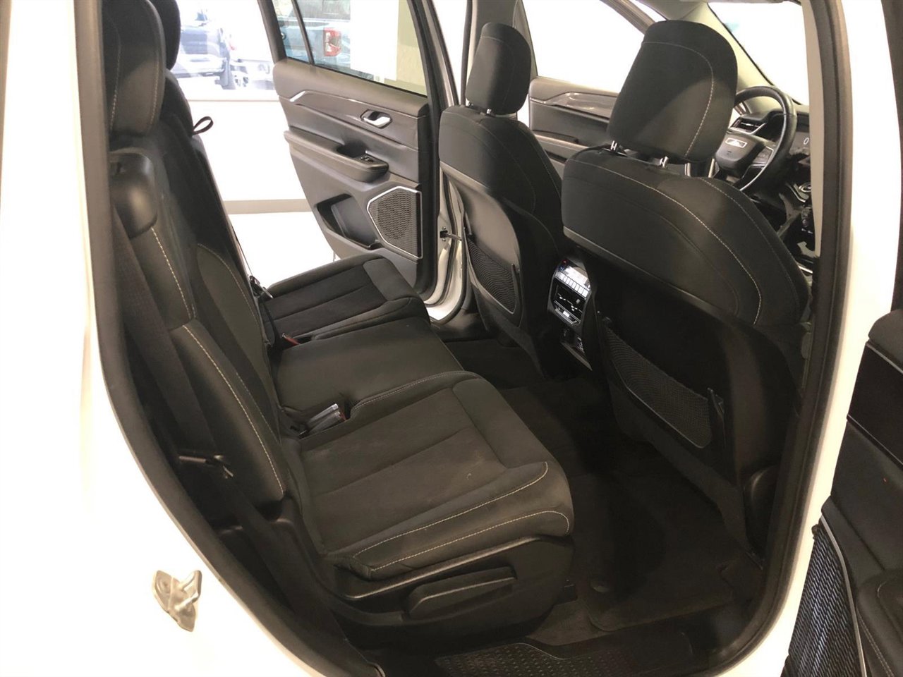 Used 2021 Jeep Grand Cherokee L Laredo w/ Luxury Tech Group I image 15