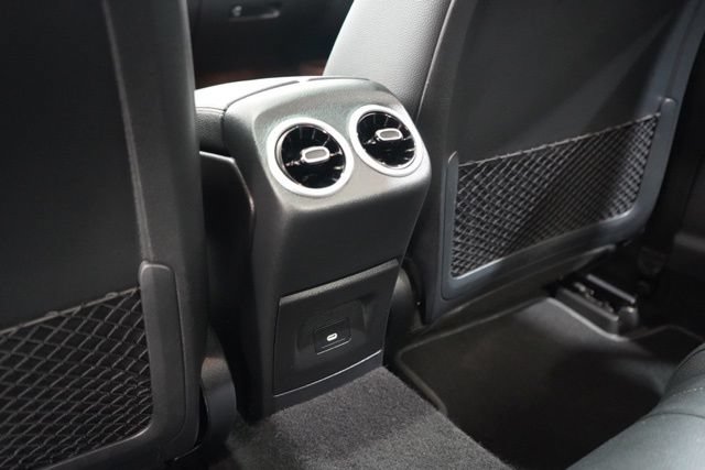 Used 2025 Mercedes-Benz CLA 250 image 32