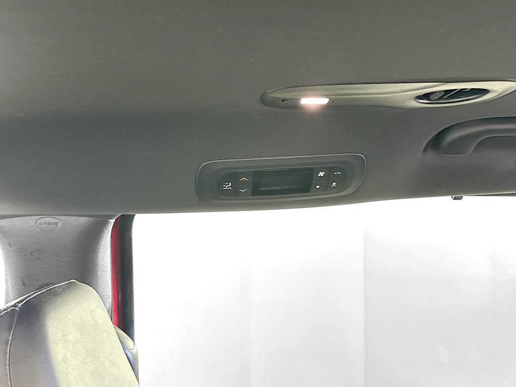 Used 2025 Chrysler Pacifica Select FWD image 31