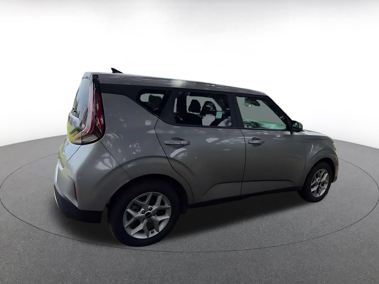 Used 2025 Kia Soul LX w/ LX Technology Package FWD image 14