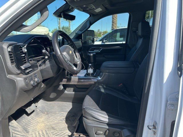 Used 2024 Chevrolet Silverado 2500 LTZ w/ LTZ Premium Package image 9