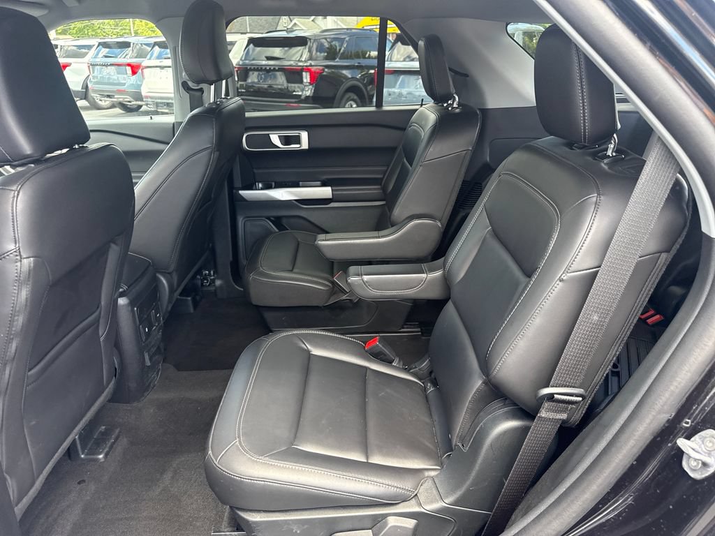 Used 2023 Ford Explorer XLT w/ Equipment Group 202A AWD/4WD image 17
