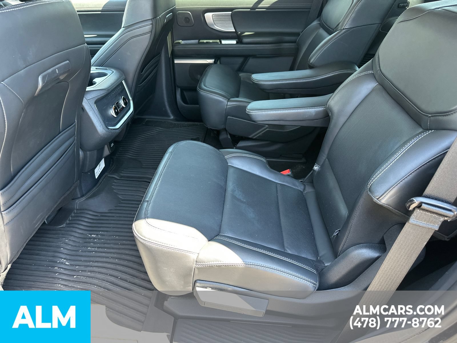 Used 2025 Ford Expedition Platinum w/ Driver's Package AWD/4WD image 28