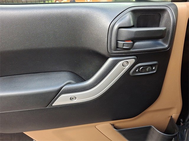 Used 2012 Jeep Wrangler Unlimited Sahara w/ Dual Top Group image 13