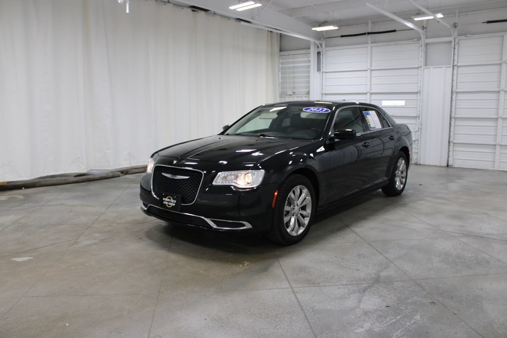 Used 2023 Chrysler 300 Touring AWD/4WD image 4