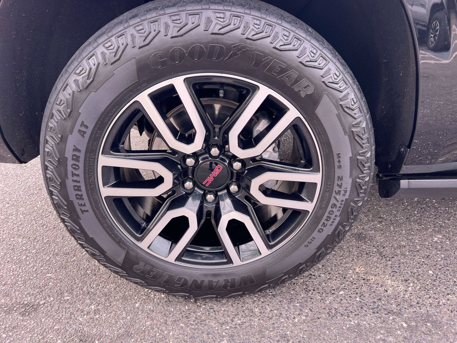 Used 2023 GMC Yukon XL AT4 w/ AT4 Premium Package image 11