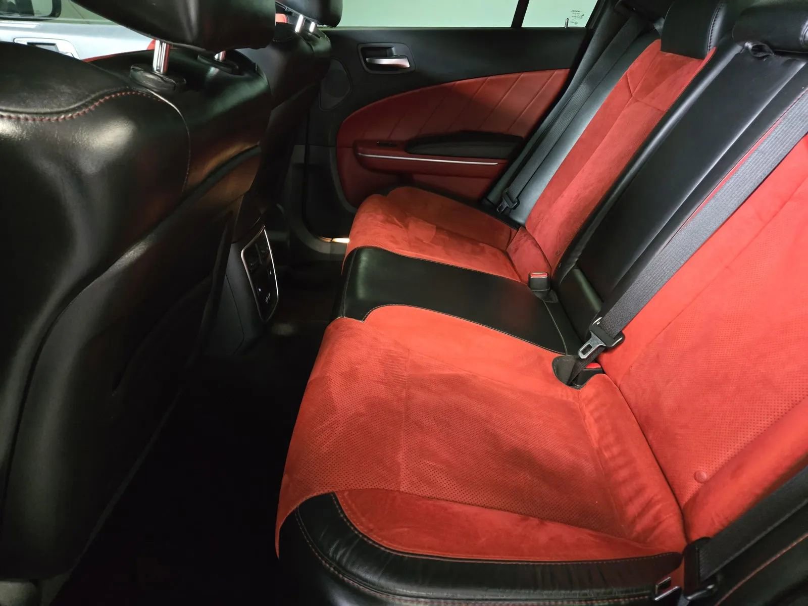 Used 2016 Dodge Charger R/T Scat Pack w/ Beats Audio Group RWD image 12