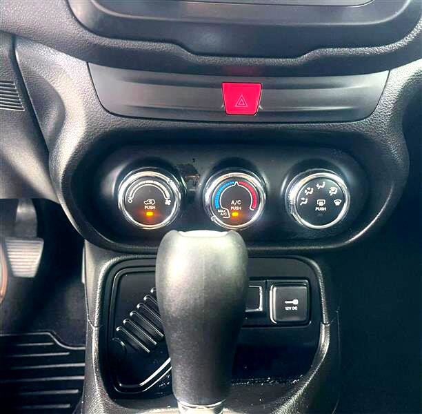 Used 2017 Jeep Renegade Latitude image 9