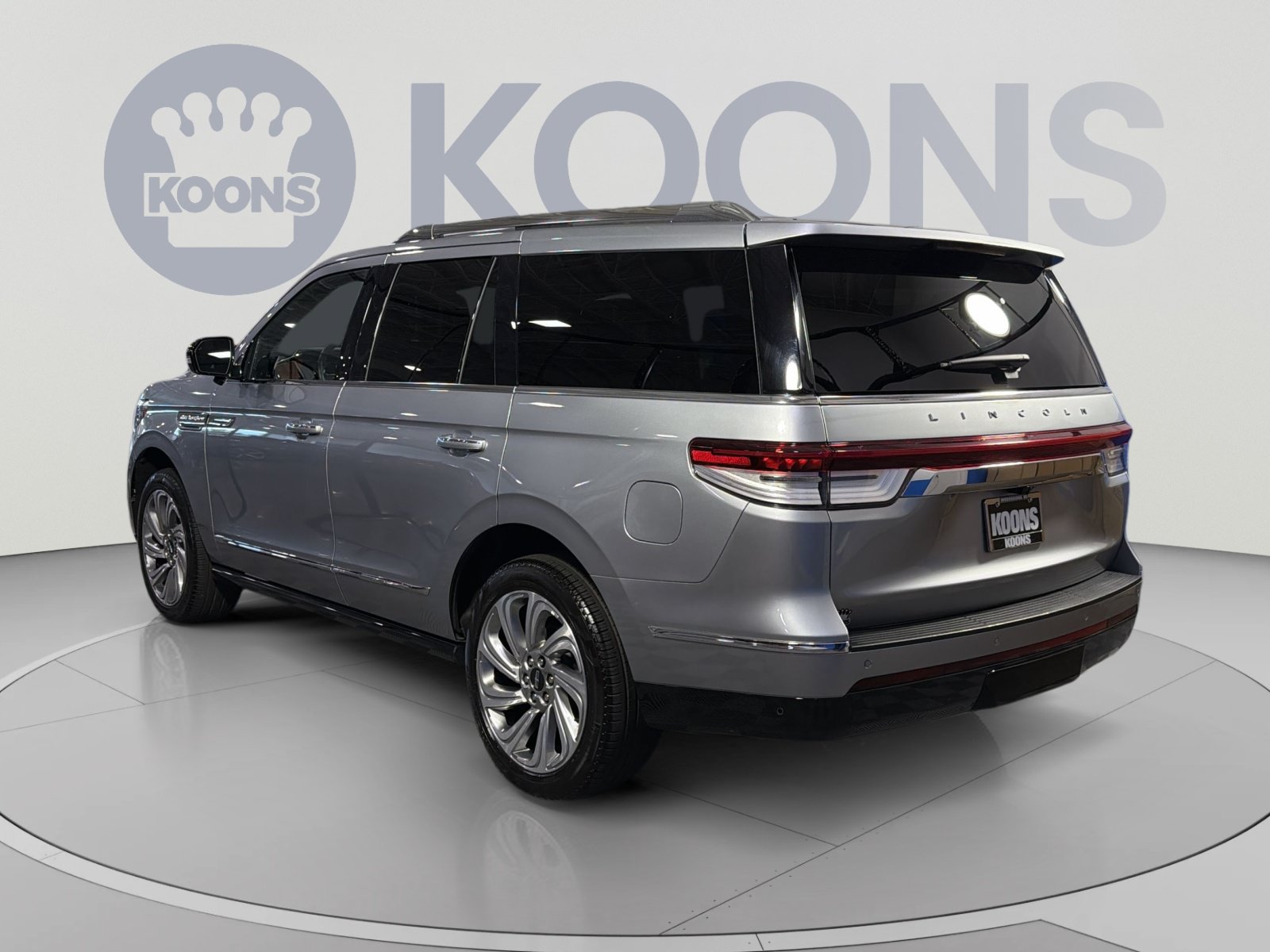 Used 2024 Lincoln Navigator Reserve AWD/4WD image 4