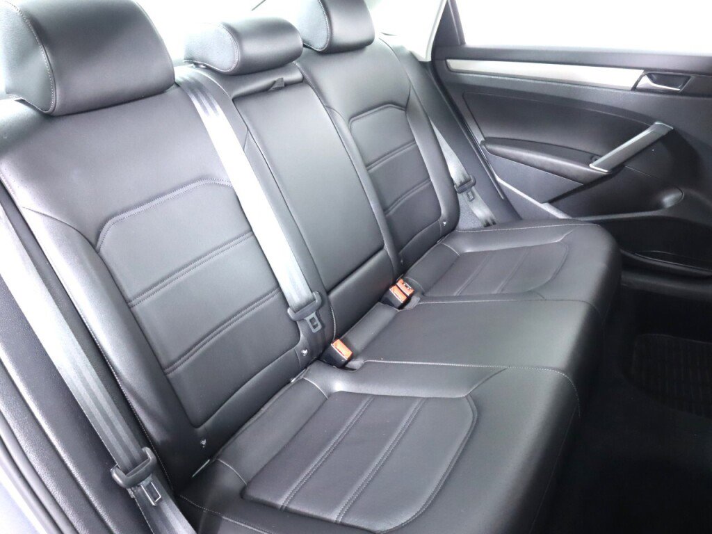 Used 2020 Volkswagen Passat 2.0T SE image 34