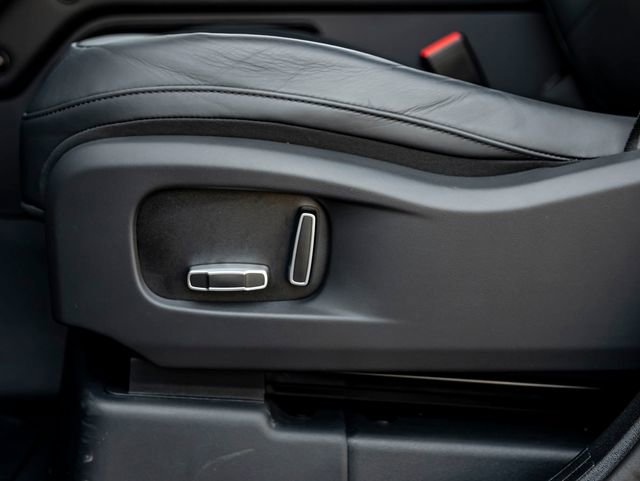 Used 2025 Land Rover Defender 110 AWD/4WD image 20