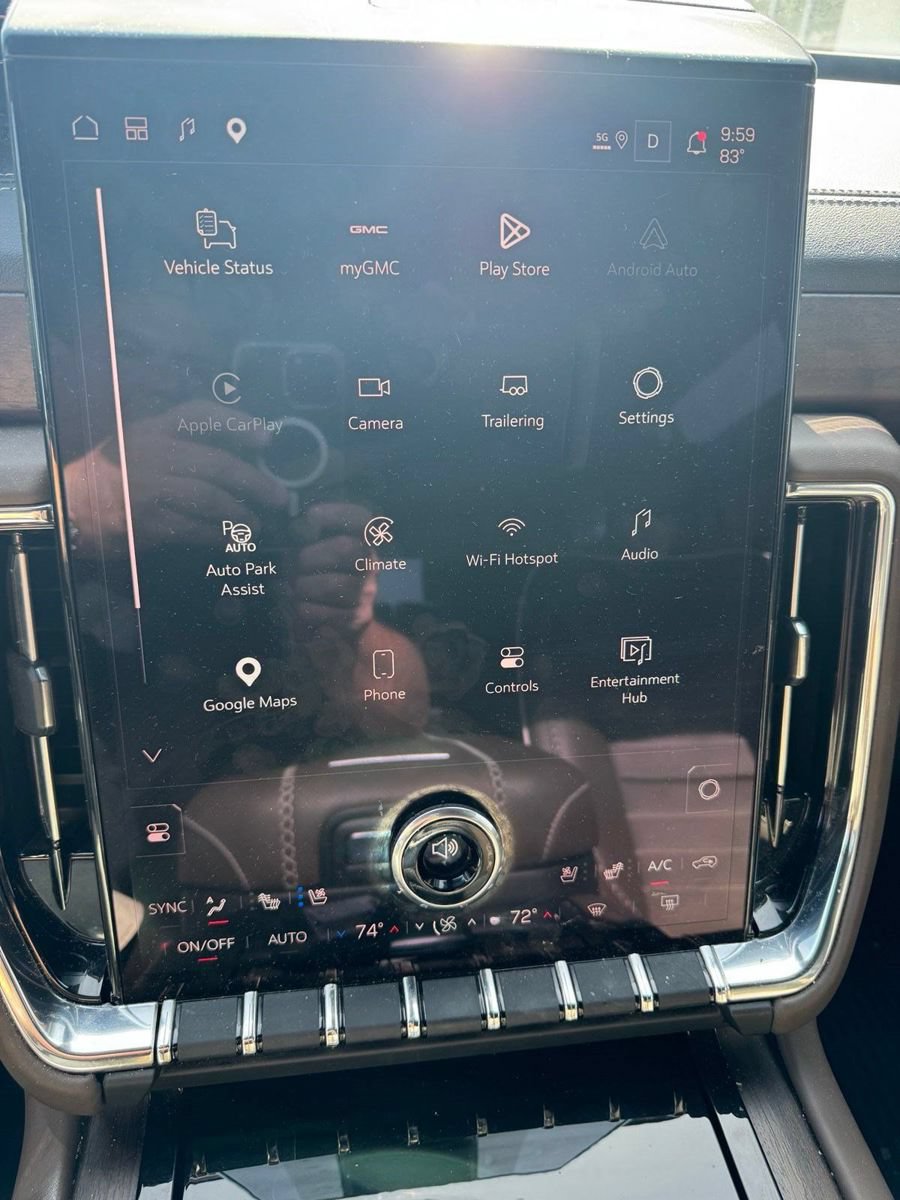 Certified 2025 GMC Yukon Denali Ultimate AWD/4WD image 16