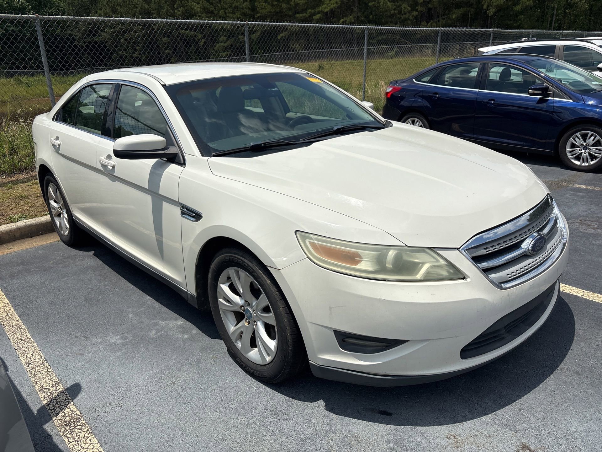 Used 2010 Ford Taurus SEL FWD image 2