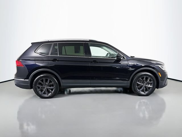 Certified 2023 Volkswagen Tiguan SE w/ Panoramic Sunroof Package AWD/4WD image 8
