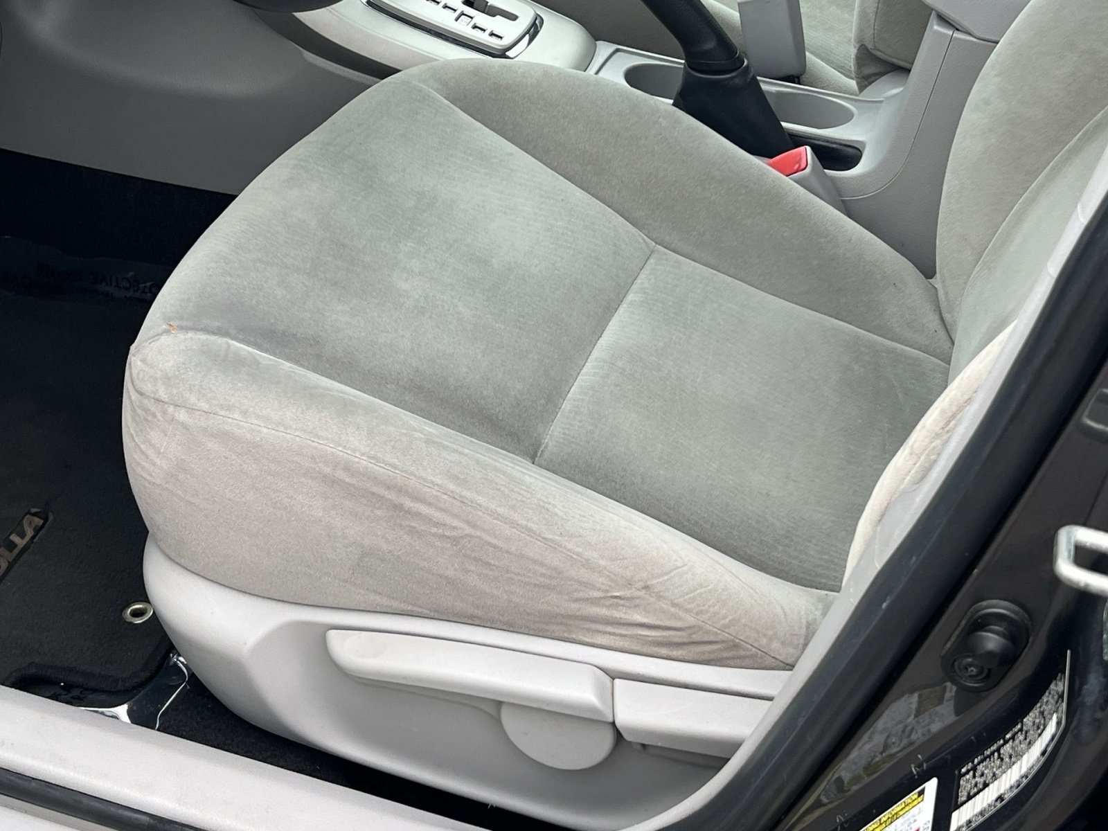 Used 2013 Toyota Corolla LE FWD image 13