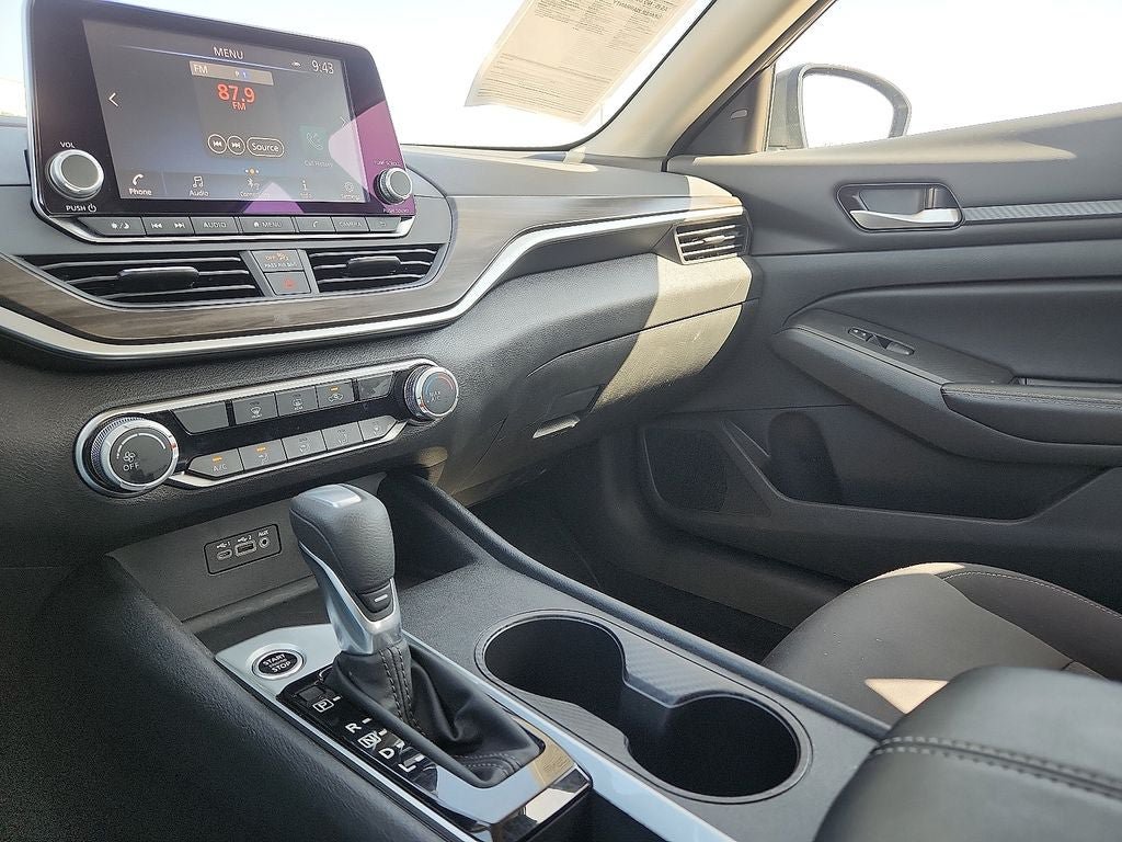 Used 2025 Nissan Altima 2.5 SV FWD image 30