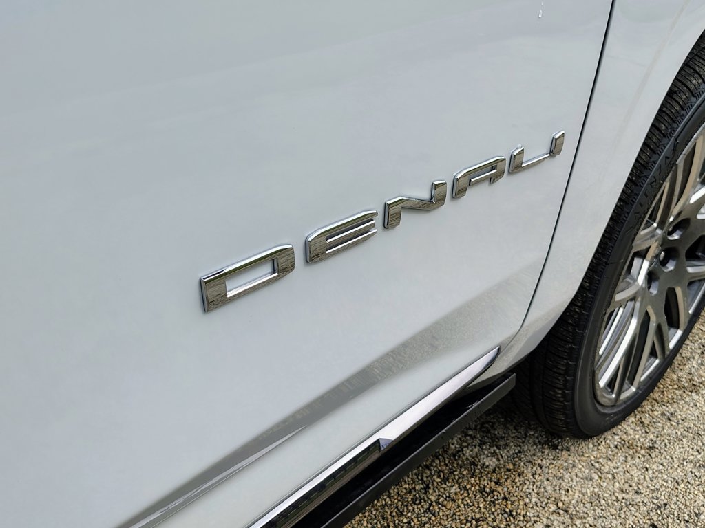 New 2026 GMC Yukon Denali Ultimate AWD/4WD image 17
