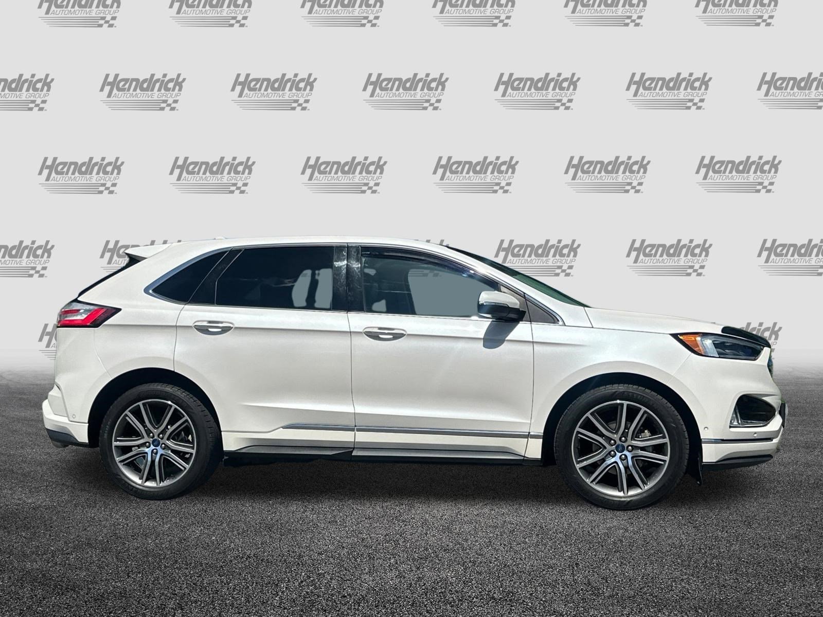 Used 2019 Ford Edge Titanium image 3